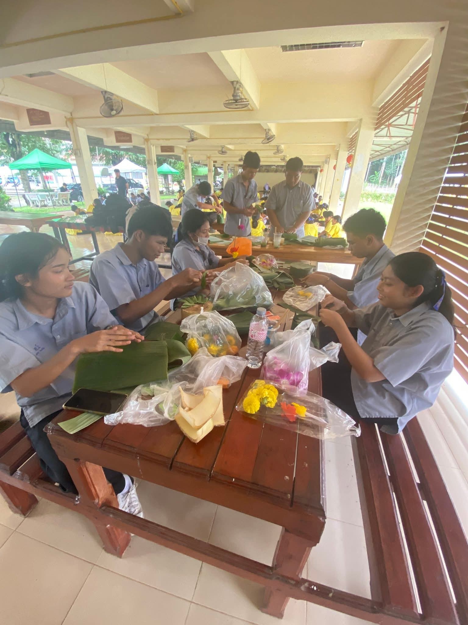 เมื่อวันที่ 5 พฤศจิกายน​ 2568 โรงเรียน​ท่า​สะท้อน​วิทยา​ร่วมอนุรักษ์​วัฒนธรรม​ประเพณี​ลอยกระทง​ของไทย โดยจัดกิจกรรม​การทำกระทง และประกวด​กระทงขึ้น โดยมีนักเรียน​ระดับชั้น​มัธยมศึกษา​ปี​ที่​ 1-6 เข้าร่วมกิจกรรม โดยร่วมกันประดิษฐ์​กระทงเพื่อเป็นการขอขมาแก่พระแม่คงคา และบูชารอยพระพุทธบาท อีกทั้งร่วมกันรักษาขนบธรรมเนียมของไทยไว้ มิให้สูญหายไปตามกาลเวลา