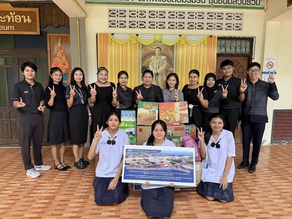 ร่วมบริจาคสิ่งของ ข้าวสาร อาหารแห้ง ของใช้จำเป็น ยาและเวชภัณฑ์ เพื่อส่งต่อไปร่วมบริจาคให้กับผู้ประสบอุทกภัยในพื้นที่จังหวัดสงขลา และจังหวัดใกล้เคียง